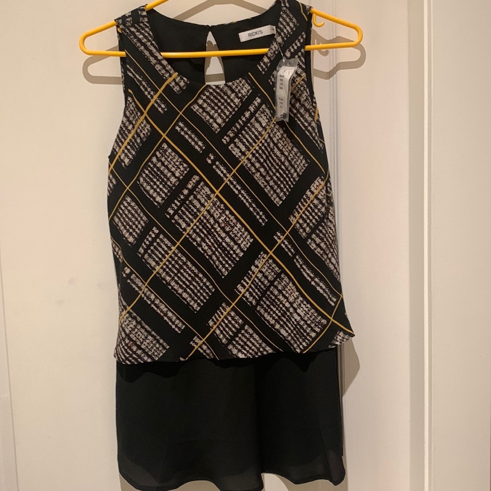 NWT. Rickie’s tunic blouse